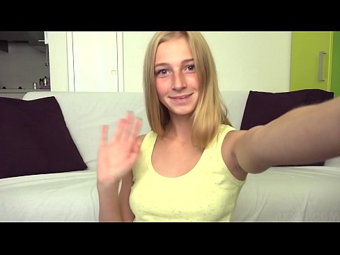 ❤️ Wenn ich gelangweilt bin, masturbiere ich faul meine rosa Muschi ❌ Sex video bei uns