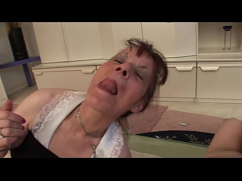❤️ Zwei Großmütter und ein Großvater haben einen Dreier ❌ Sex video bei uns