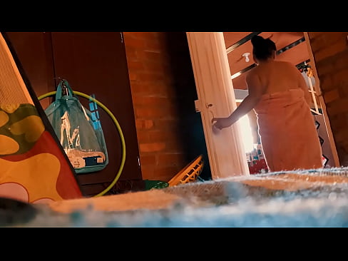 ❤️ Mein Onkel folgt mir in die Dusche, er fickt mich, während ich dusche. ❌ Sex video bei uns