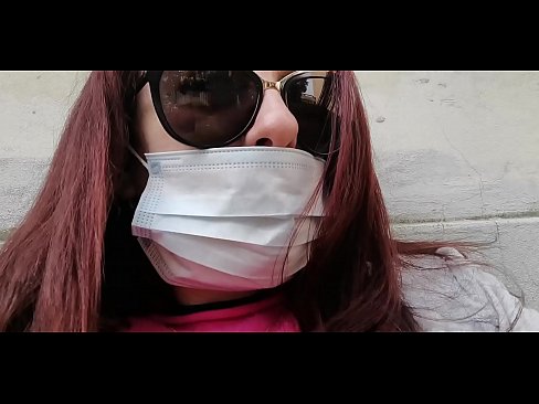 ❤️ Nicoletta rächt sich an ihrem Nachbarn und pinkelt in seine Garage (Special Covid19 Italian Quarantine) ❌ Sex video bei uns