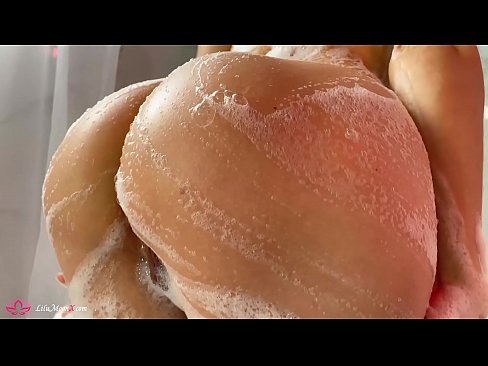 ❤️ Brünette masturbiert Muschi mit Vibrator zu intensivem Orgasmus in der Dusche ❌ Sex video bei uns