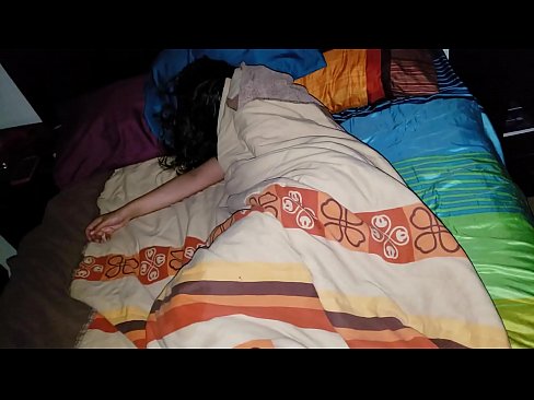❤️ Stiefsohn beschimpft seine junge Stiefmutter, während sie schläft. ❌ Sex video bei uns